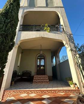 Дом 250м², 3-этажный, на длительный срок, 