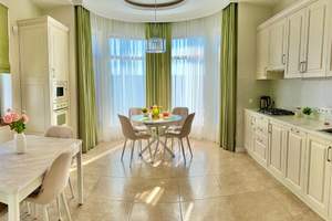 Дом 250м², 2-этажный, на длительный срок, 
