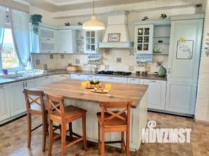 Дом 600м&sup2;, 3-этажный, посуточно, 