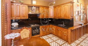 Дом 305м², 3-этажный, на длительный срок, 