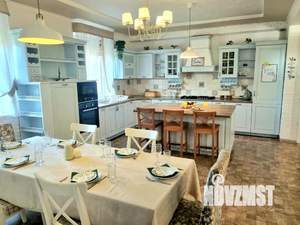 Дом 600м&sup2;, 3-этажный, посуточно, 