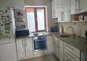 Дом 191м&sup2;, 3-этажный, на длительный срок, 