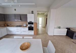 Дом 300м&sup2;, 3-этажный, на длительный срок, 