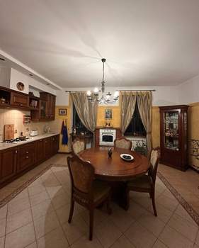 Дом 250м², 3-этажный, на длительный срок, 