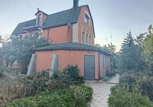 Дом 191м&sup2;, 3-этажный, на длительный срок, 