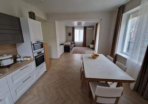 Дом 300м&sup2;, 3-этажный, на длительный срок, 