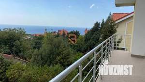 Дом 160м&sup2;, 3-этажный, участок 10 сот.  