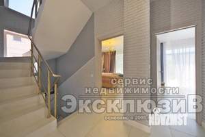 Дом 184м², 3-этажный, участок 3 сот.  