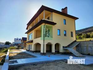 Дом 530м², 3-этажный, участок 25 сот.  