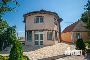 Дом 203м², 3-этажный, участок 10 сот.  