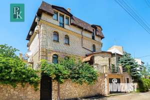 Дом 300м&sup2;, 3-этажный, участок 6 сот.  