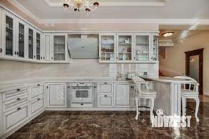 Дом 365м&sup2;, 3-этажный, участок 17 сот.  