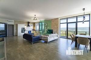 Дом 290м&sup2;, 3-этажный, участок 7 сот.  