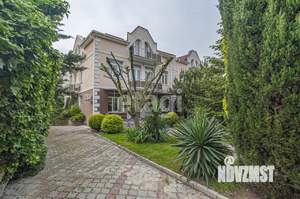 Дом 356м², 3-этажный, участок 4 сот.  