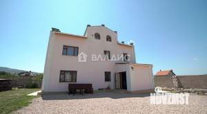 Дом 227м&sup2;, 3-этажный, участок 10 сот.  