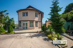 Дом 203м², 3-этажный, участок 10 сот.  