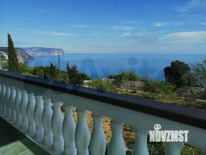 Дом 198м², 3-этажный, участок 8 сот.  