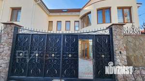 Дом 698м&sup2;, 3-этажный, участок 16 сот.  