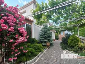 Дом 198м², 2-этажный, участок 6 сот.  