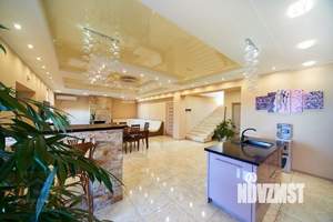 Дом 360м², 2-этажный, участок 6 сот.  