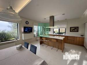 Дом 500м&sup2;, 2-этажный, участок 10 сот.  