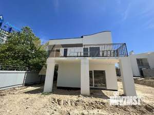 Дом 230м&sup2;, 2-этажный, участок 4 сот.  