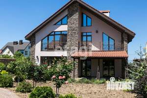 Дом 256м², 3-этажный, участок 10 сот.  