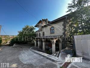 Дом 310м&sup2;, 3-этажный, участок 34 сот.  