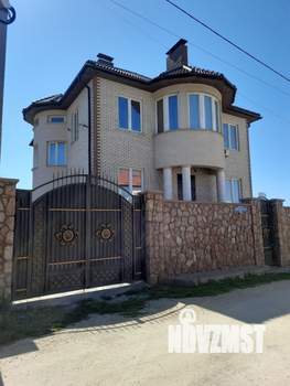 Дом 365м&sup2;, 3-этажный, участок 17 сот.  