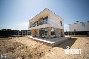 Дом 185м², 2-этажный, участок 5 сот.  