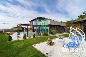 Дом 245м&sup2;, 2-этажный, участок 7 сот.  