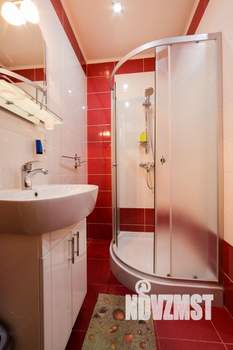 Дом 750м², 3-этажный, участок 9 сот.  