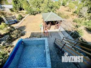 Дом 186м², 3-этажный, участок 6 сот.  