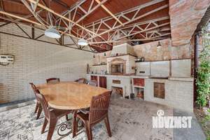 Дом 365м&sup2;, 3-этажный, участок 17 сот.  