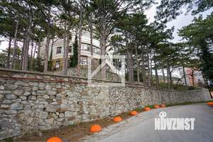 Дом 687м&sup2;, 4-этажный, участок 15 сот.  