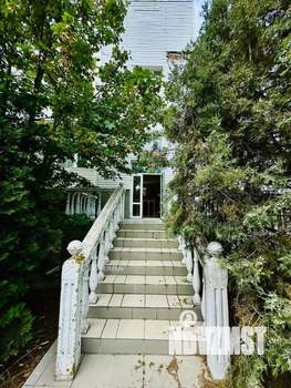 Дом 887м², 3-этажный, участок 12 сот.  