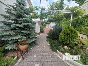 Дом 198м², 2-этажный, участок 6 сот.  