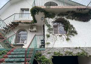 Дом 352м², 3-этажный, участок 12 сот.  