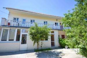 Дом 200м&sup2;, 2-этажный, участок 4 сот.  