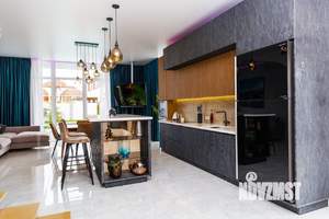 Дом 299м², 3-этажный, участок 4 сот.  