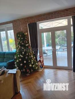 Дом 250м&sup2;, 2-этажный, участок 6 сот.  