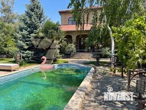 Дом 240м&sup2;, 3-этажный, участок 9 сот.  