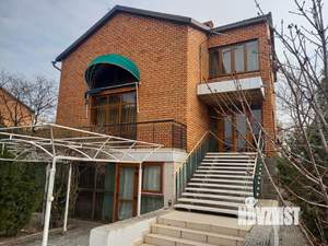 Дом 301м&sup2;, 3-этажный, участок 5 сот.  