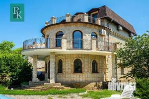 Дом 300м&sup2;, 3-этажный, участок 6 сот.  