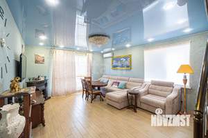 Дом 203м&sup2;, 2-этажный, участок 5 сот.  