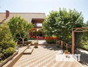 Дом 200м², 2-этажный, участок 11 сот.  