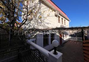 Дом 270м&sup2;, 3-этажный, участок 4 сот.  