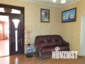 Дом 270м², 2-этажный, участок 12 сот.  