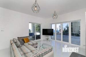 Дом 266м&sup2;, 3-этажный, участок 9 сот.  