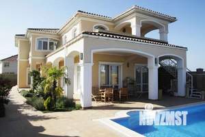 Дом 277м², 2-этажный, участок 8 сот.  